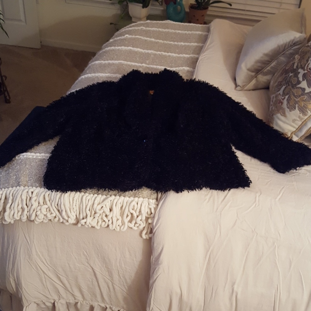 Fuzzy soft black coat Marked as 18W But fits more like a 16.  Love fuzzy
